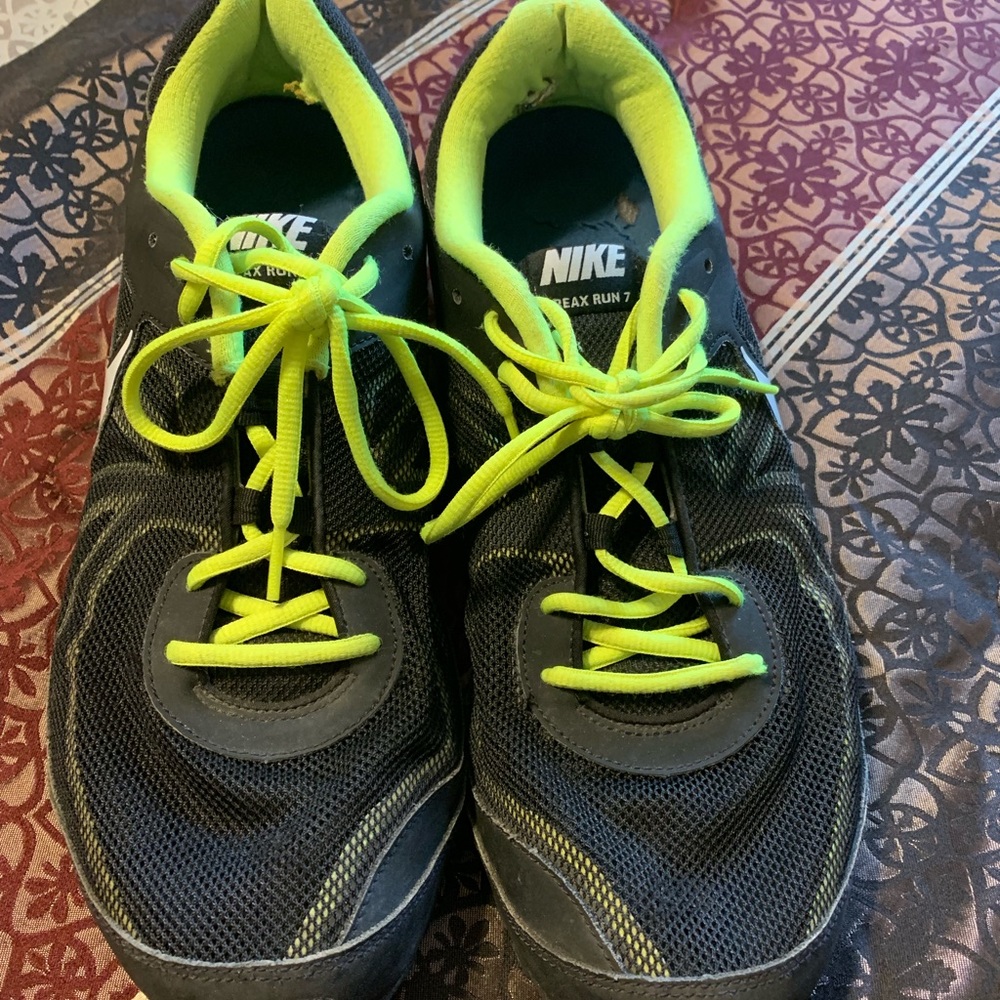 Nike Reax Tennis Shoes